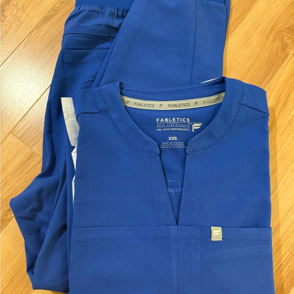Fabletics Scrub Set